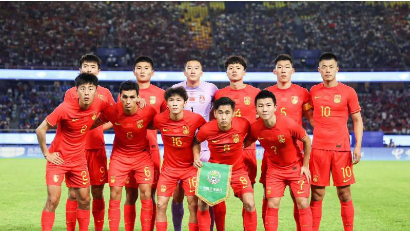 激战赛场：中国队士气高昂，逆转胜利