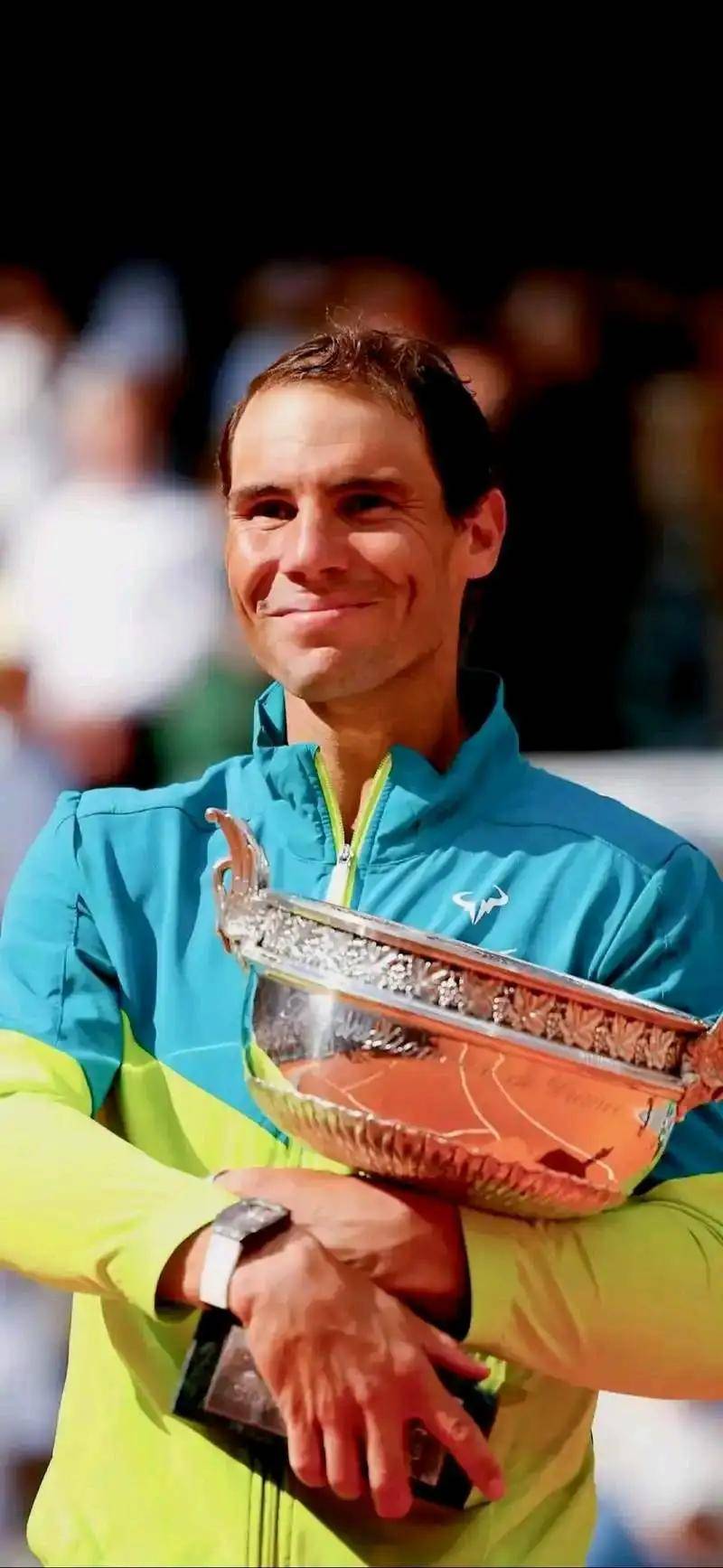 费德勒在巴塞罗那比赛中赛况扑朔迷离，关键助攻引发热议！