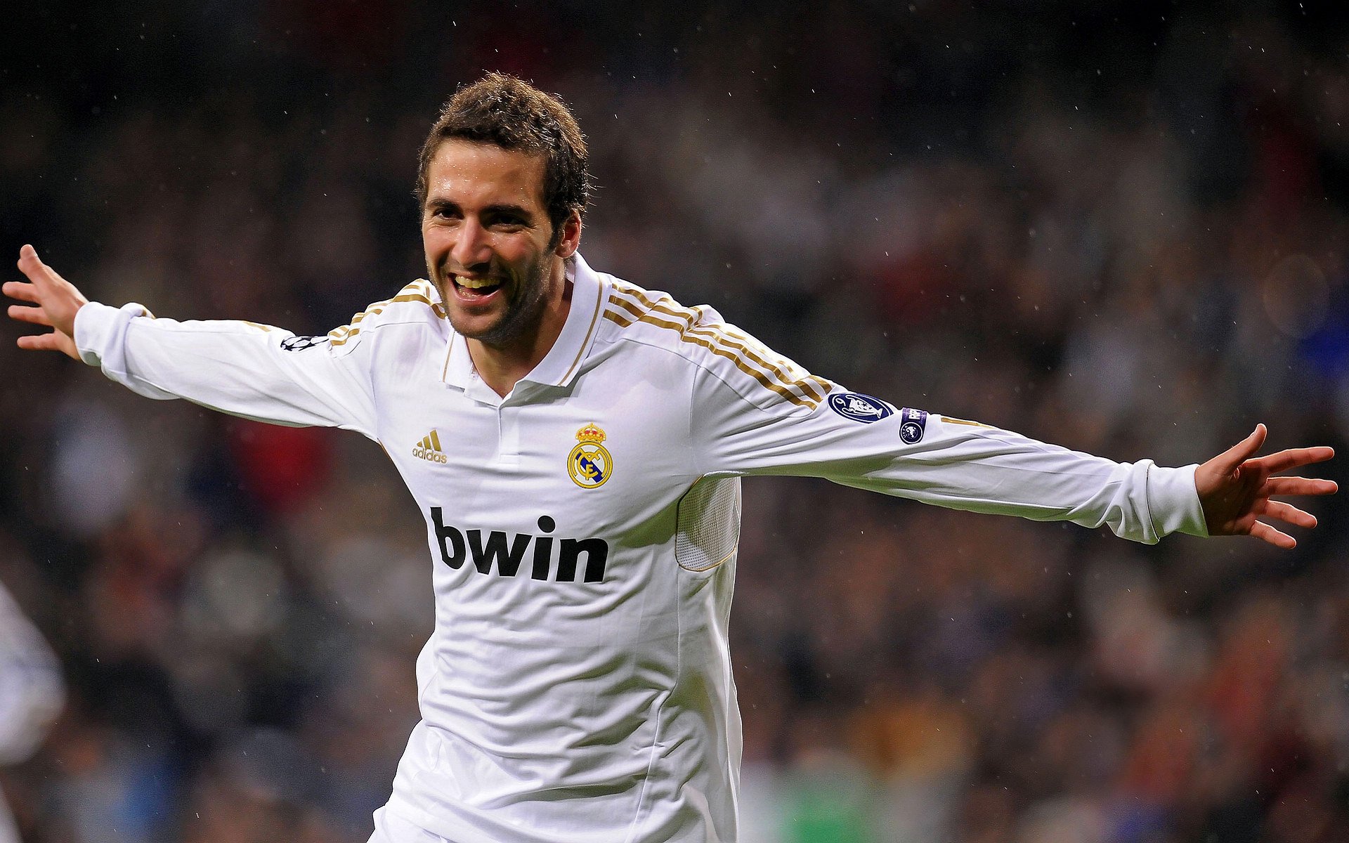 库里回归赛场，赛况扑朔迷离首场状态亮眼，拜仁观众沸腾！