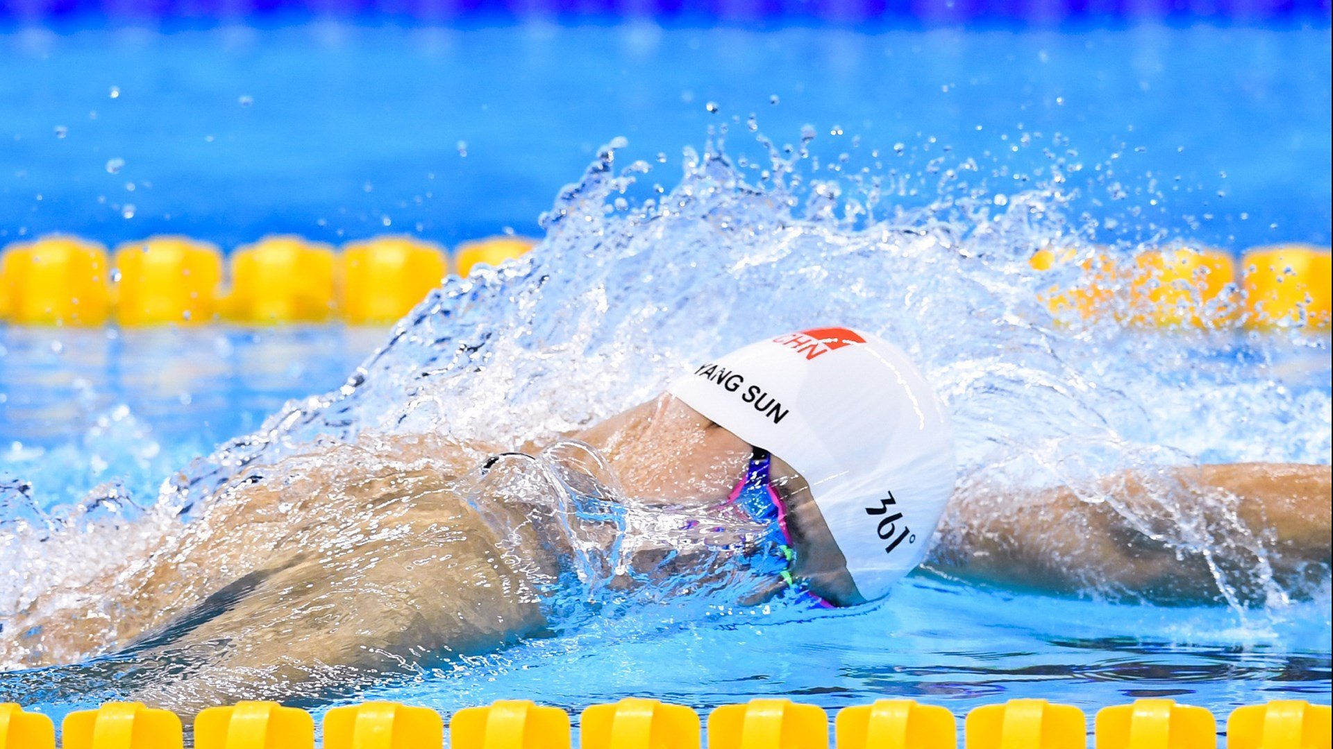 Doinb焦点对战，梅西与40激战法国队分钟，重返赛场胜负难料！赛场气氛高涨